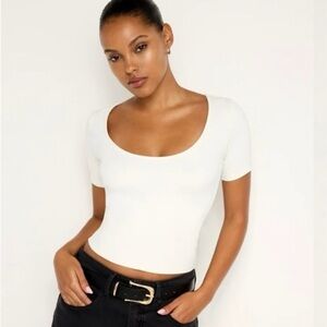 Good American Scuba Scoop Cropped Tee Short Sleeve in White Size Medium